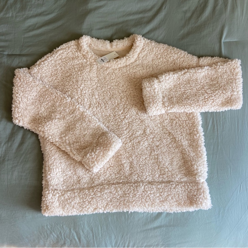 Francesca’s Cream Colored Sherpa Crewneck, Women’s size M